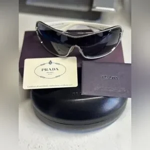 Vintage (2007) Prada Sunglasses  Like New SPR 62H with Authentication Card Prada | Accessories | Vintage 207 Prada Sunglasses Like New  main image 2